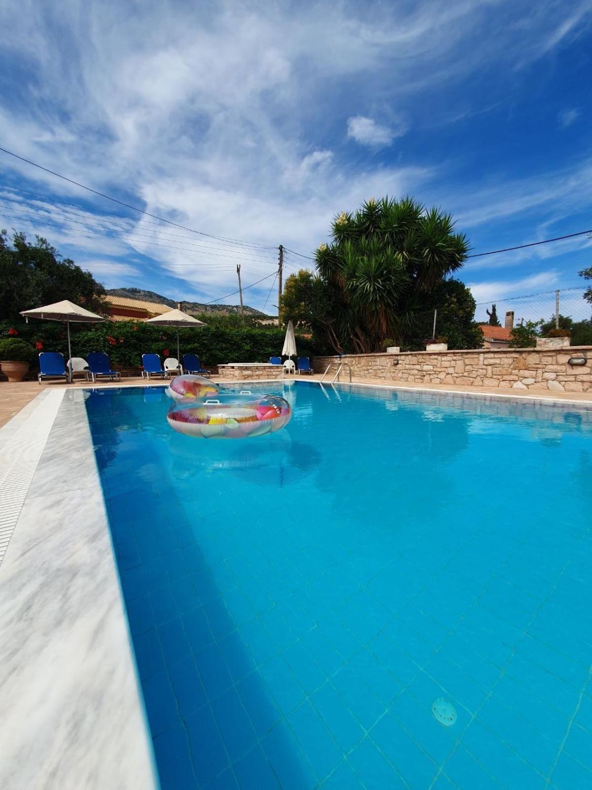 Emily'S Apartments Kassiopi Zewnętrze zdjęcie